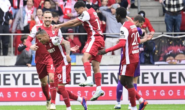 Royal Antwerp golea por (4-0) al Beerschot, con asistencia de Antony Valencia