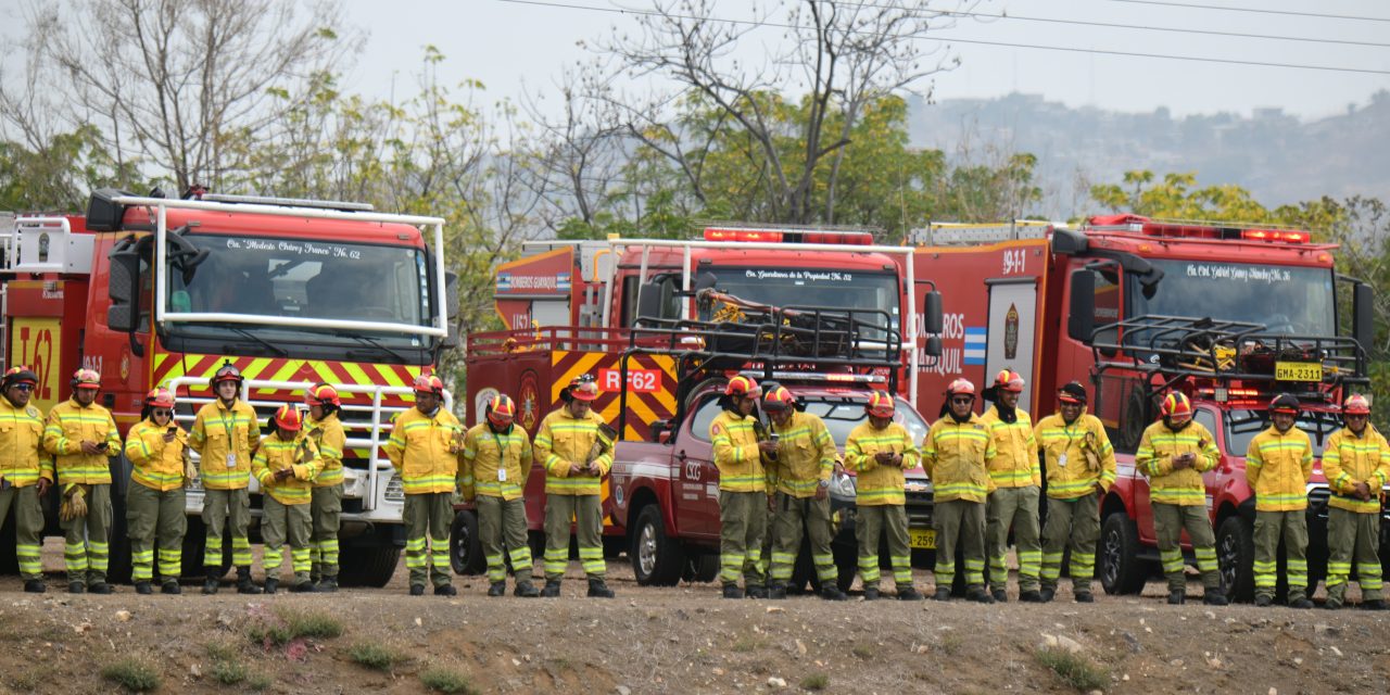 Cuerpo de Bomberos de Guayaquil  tiene listo un contingente para apoyar a  sus compañeros de Quito