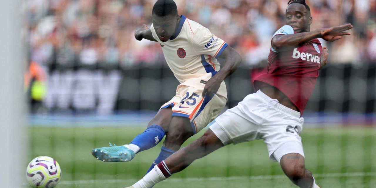 ORGULLO TRICOLOR: Moisés Caicedo fue titular en la goleada del Chelsea (3-0) al West Ham