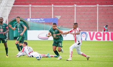 Técnico Universitario y Mushuc Runa igualaron (2-2) en el Bellavista