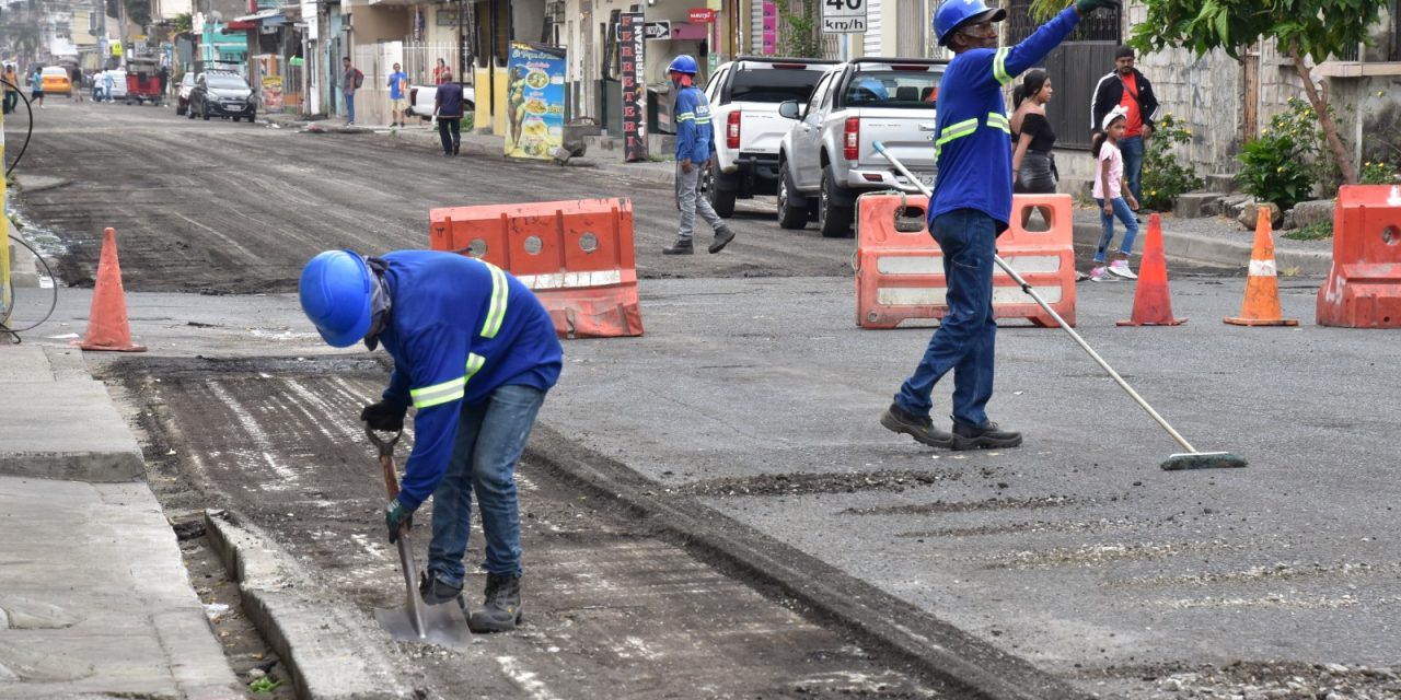 Alcaldía de Aquiles Alvarez atiende al  Guasmo con obras viales y servicios  sociales