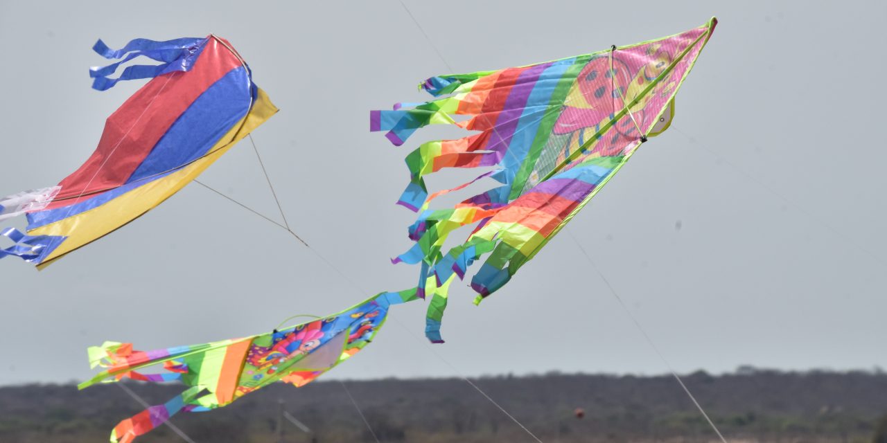 El cielo de la parroquia El Morro se llenó de alegría en el Festival de  Cometas “Colores al Viento”