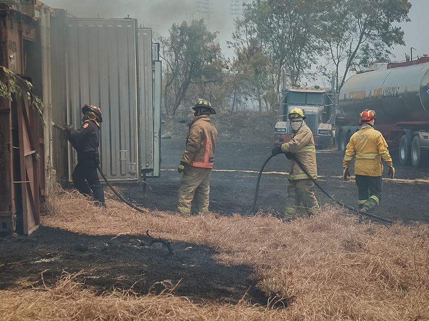 Entidades municipales atendieron incendio en la autopista Narcisa de Jesús