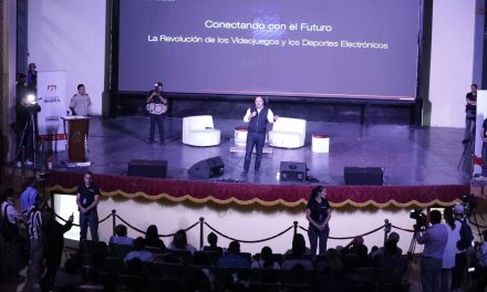 Henry Kronfle participó en el Primer Encuentro Nacional “Ibarra Game Experience”, con aproximadamente mil jóvenes