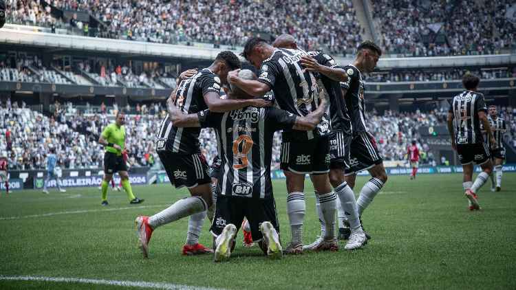 Alan Franco fue titular en la goleada del Atlético Mineiro sobre el Bragantino de José Hurtado en el Brasileirao