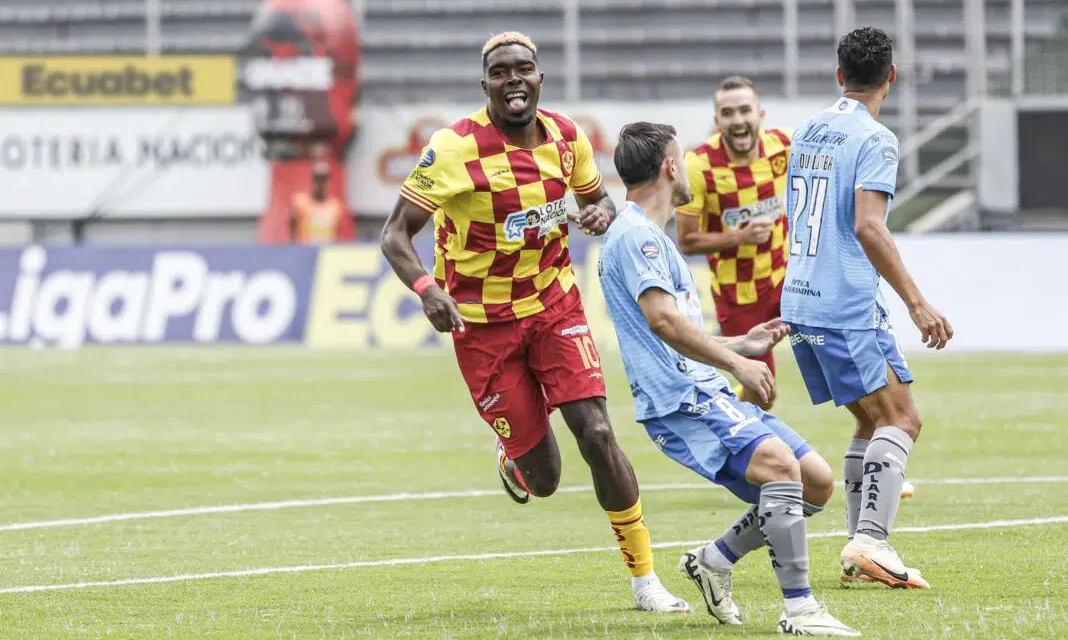 Aucas derrotó a Macará en un partidazo de Carcelén