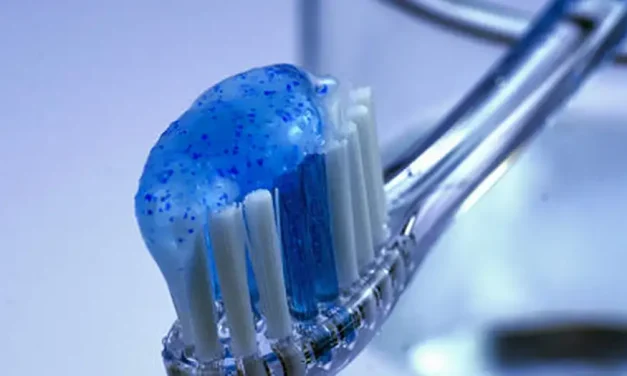 Cientos de virus viven en nuestros cepillos de dientes