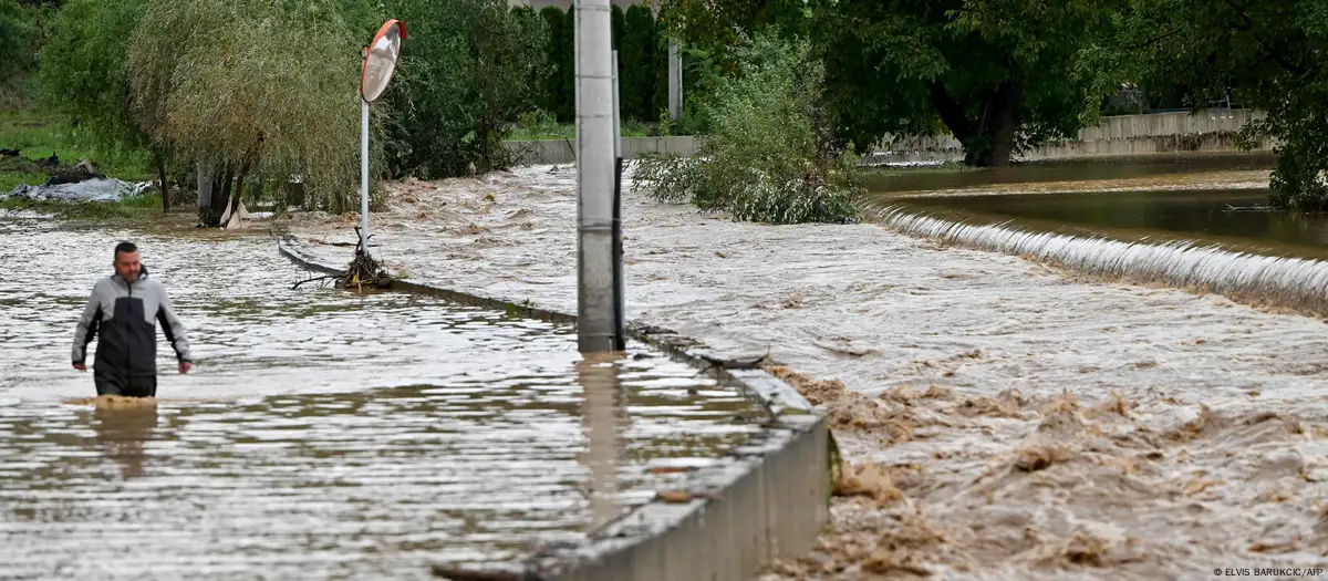 Vastas inundaciones en Bosnia dejan al menos 16 muertos