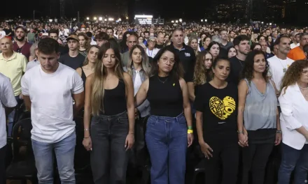 Miles recuerdan en Tel Aviv a víctimas de ataque de Hamás