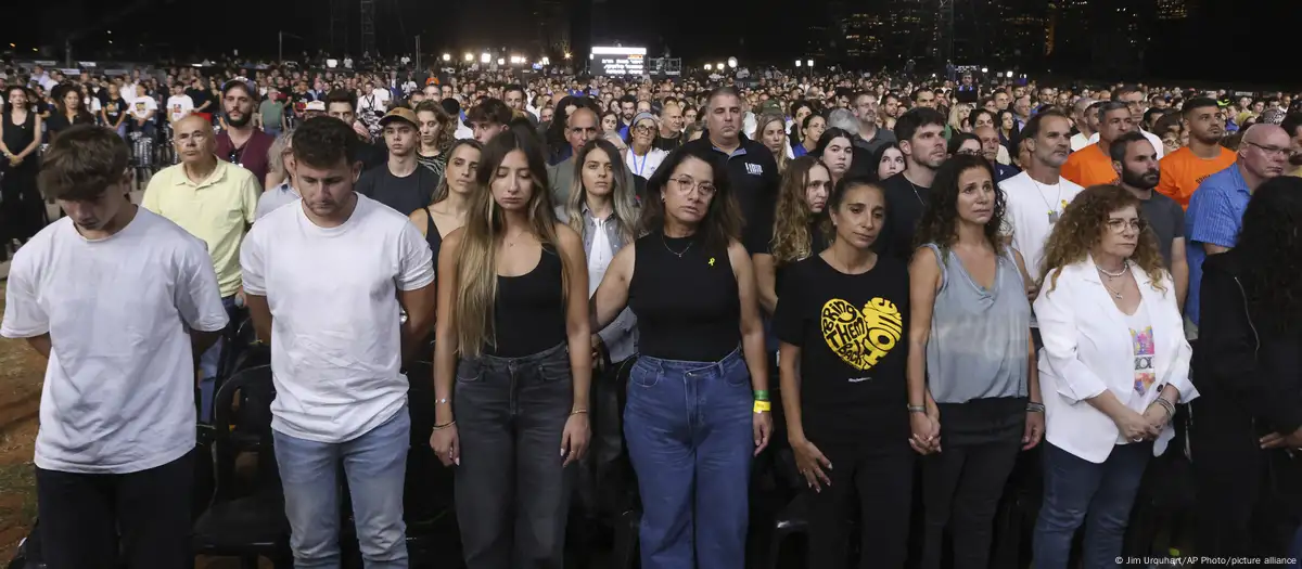 Miles recuerdan en Tel Aviv a víctimas de ataque de Hamás