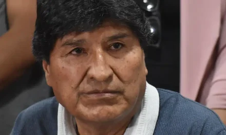 Bolivia: Gobierno acusa a Evo de evadir control y disparar