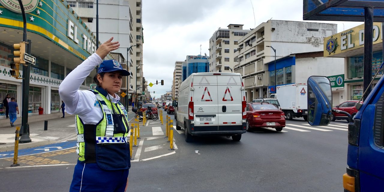 500 uniformados de ATM y 400 agentes municipales controlan el tránsito  en puntos estratégicos de la ciudad durante los apagones