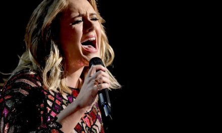 Adele rompe en llanto al ver a Céline Dion durante su show en Las Vegas