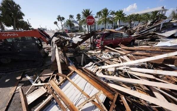 La inmensa devastación del huracán Helene se convierte en un punto de tensión política