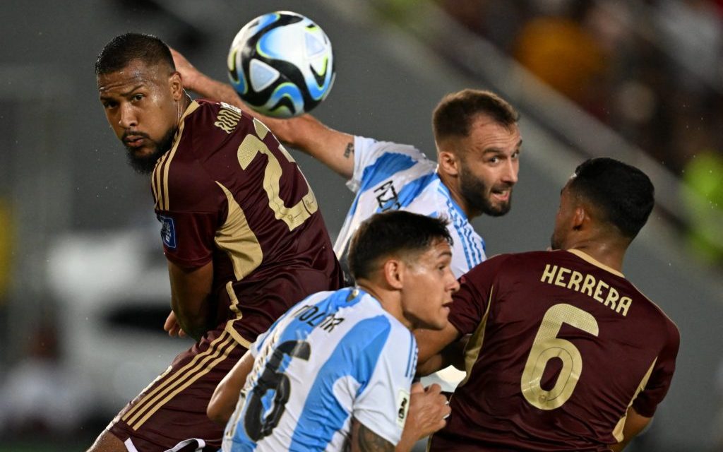 BAJO LA LLUVIA DE MATURÍN: Venezuela igualó ante Argentina