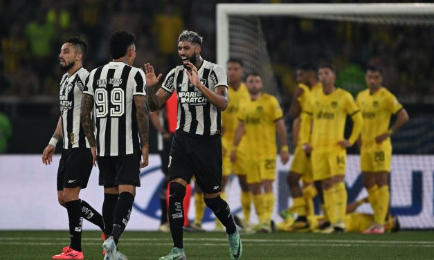 UNA MANITO PARA EL CARBONERO: Botafogo ganó y goleó (5-0) al Peñarol