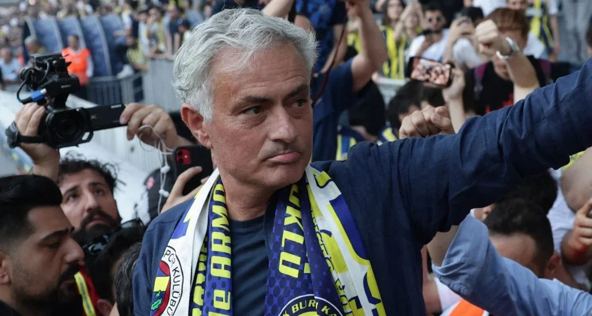 Mourinho frustra al Manchester United, Samu Omorodion vuelve a marcar