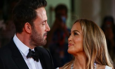 Ben Affleck estaría resignado a que Jennifer López hable sobre su divorcio por “siempre”