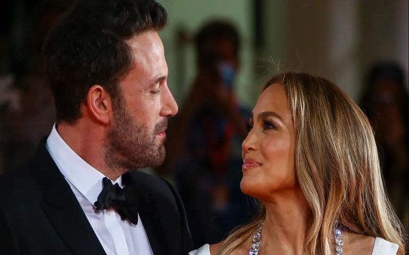 Ben Affleck estaría resignado a que Jennifer López hable sobre su divorcio por “siempre”