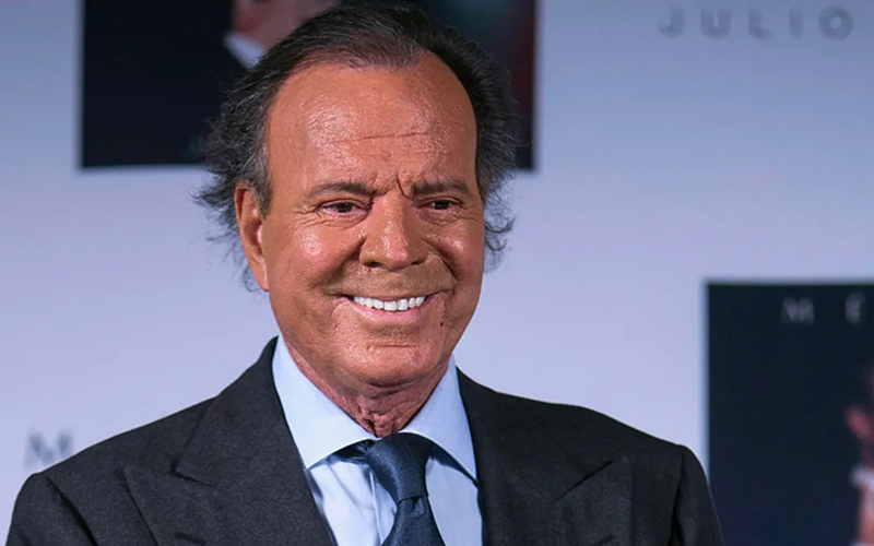 Julio Iglesias niega haberse retirado de la música