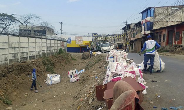 Operativo de limpieza en la Sergio Toral permitió recoger 2.400 kg de basura