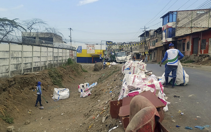 Operativo de limpieza en la Sergio Toral permitió recoger 2.400 kg de basura