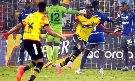 El clásico se pintó de amarillo: El ídolo del Ecuador ganó a Emelec en el estadio Monumental