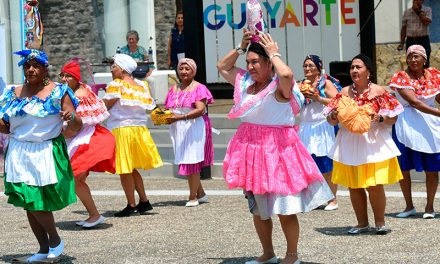 El Día del Adulto Mayor se celebró en Plaza Guayarte