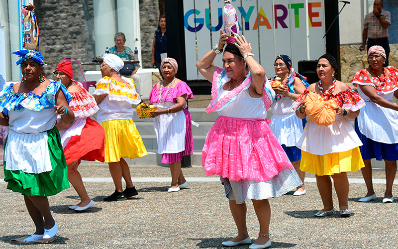 El Día del Adulto Mayor se celebró en Plaza Guayarte