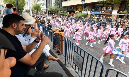 Más de 10.000 estudiantes desfilaron en honor a la Independencia de Guayaquil