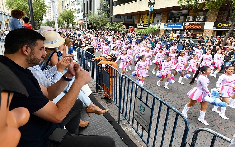 Más de 10.000 estudiantes desfilaron en honor a la Independencia de Guayaquil