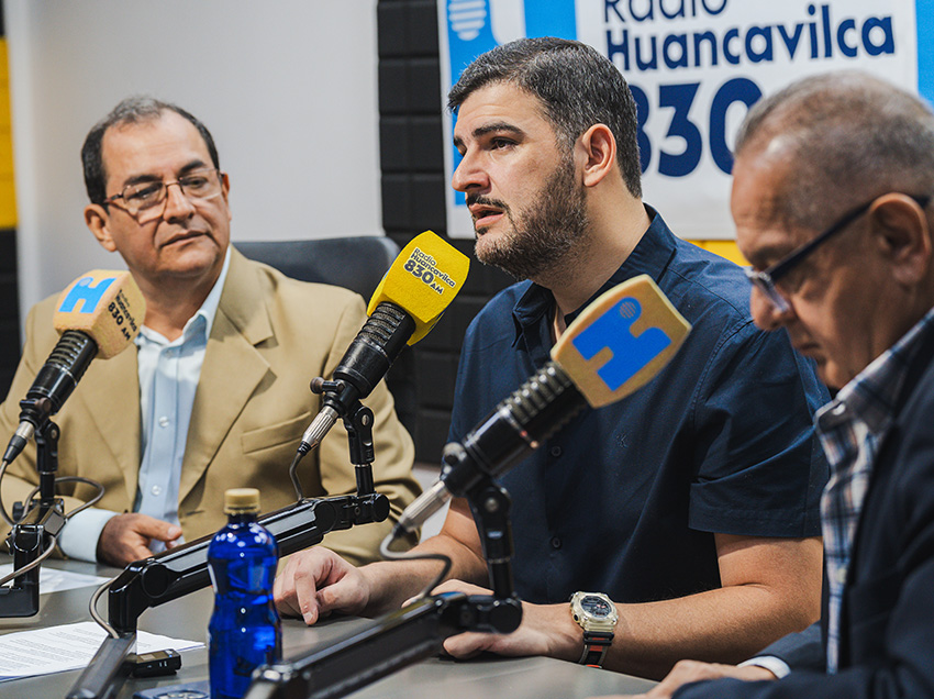 ENLACE RADIAL | Aquiles Alvarez: La obra pública está activa, en todo Guayaquil hay frentes de bacheo