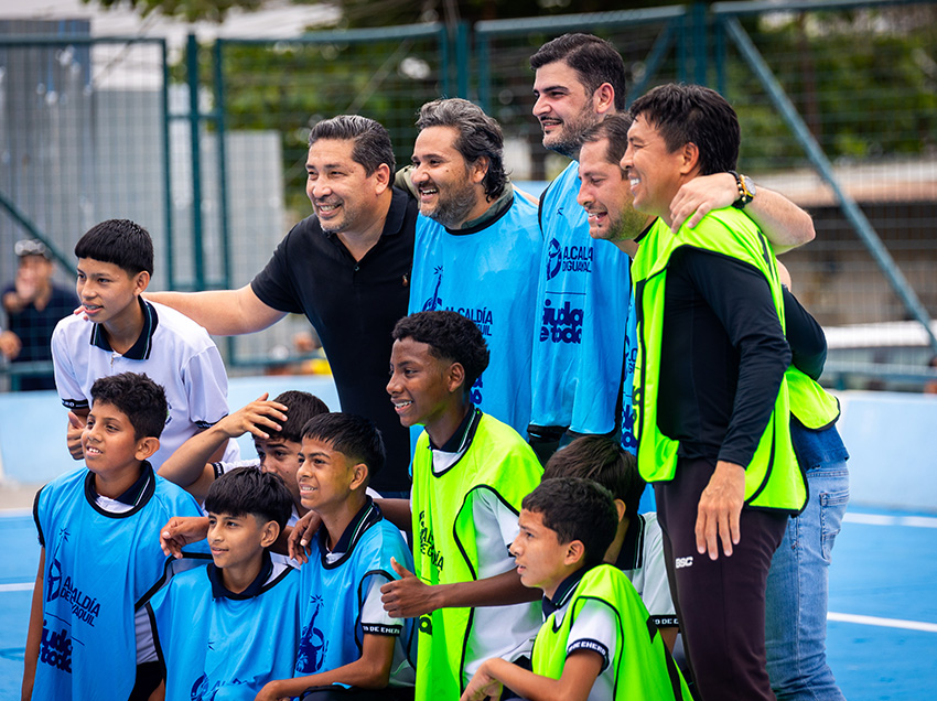 800 estudiantes de la escuela 19 de Enero compartieron jornada deportiva con el Alcalde Aquiles Alvarez