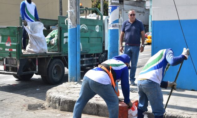 Urvaseo recoge 10 sacos de desechos en la calle Guerrero Martínez tras recibir denuncia ciudadana