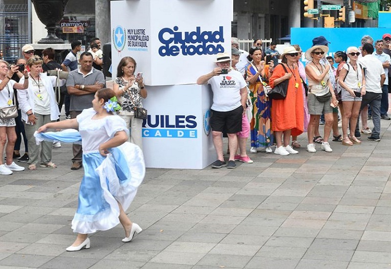 Primer crucero del año hace parada en Guayaquil con más de 90 turistas europeos