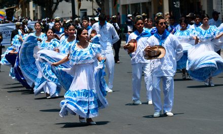 45 entidades educativas participaron en desfile cívico en el Barrio Garay