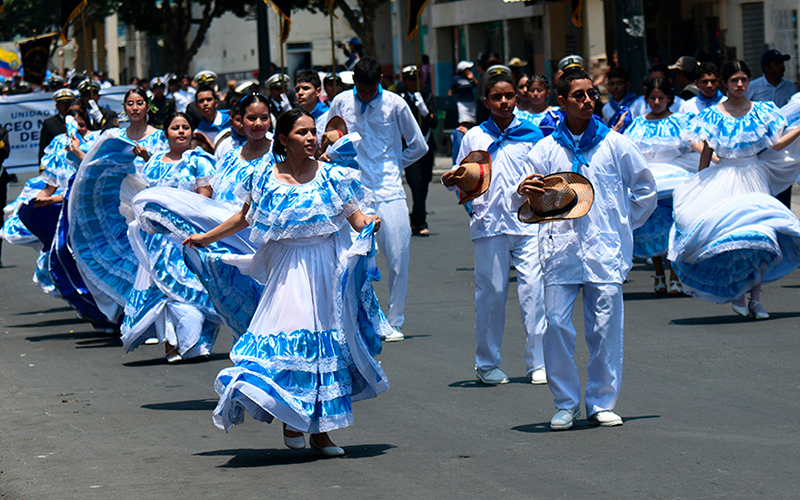 45 entidades educativas participaron en desfile cívico en el Barrio Garay