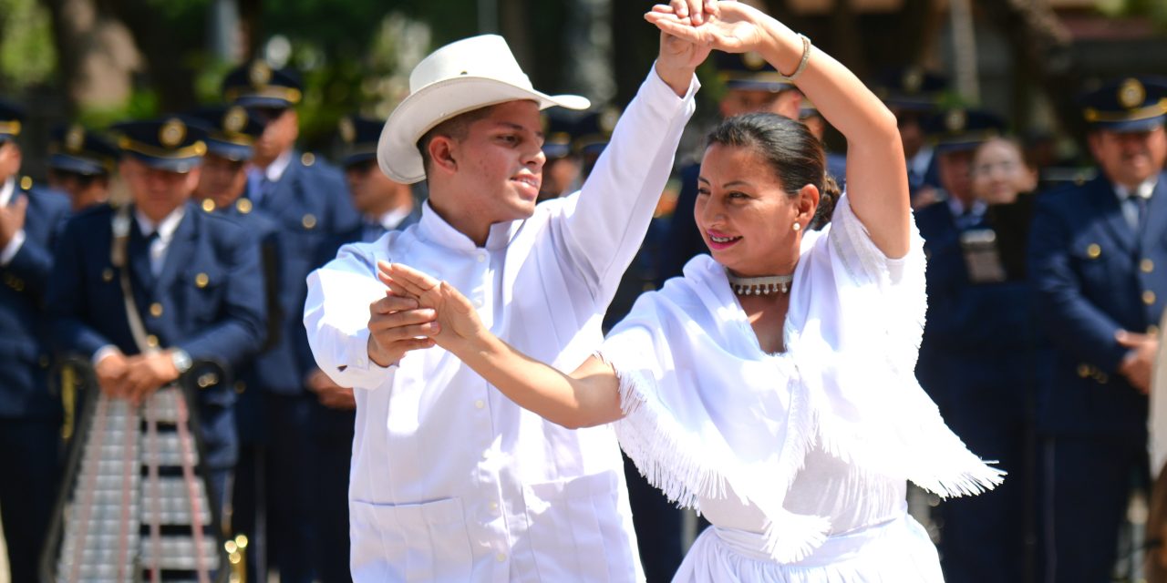 Se inician las Fiestas Octubrinas con  pregón y desfile