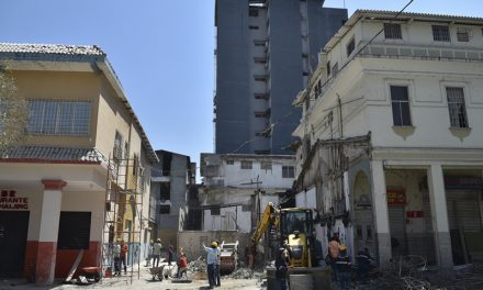 Culminó la demolición del edificio Fantasía en el centro de Guayaquil