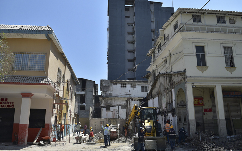 Culminó la demolición del edificio Fantasía en el centro de Guayaquil