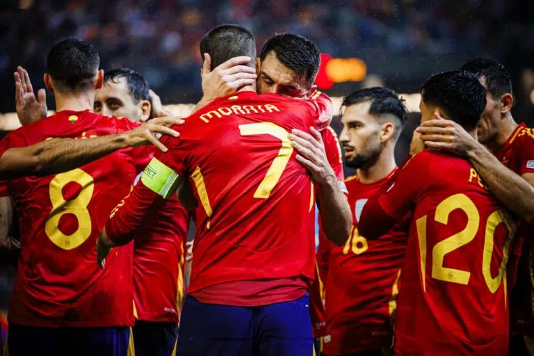 España goleó y clasificó a cuartos de la Nations League