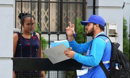 680 familias de Acuarela del Río reciben información sobre el correcto manejo de desechos