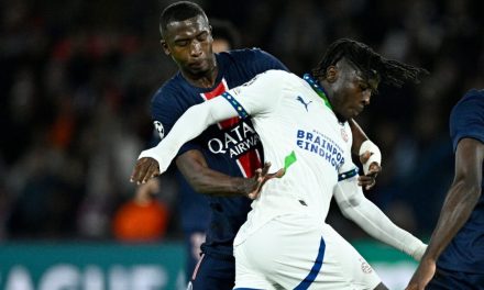 El PSG de Pacho no pudo de local ante el PSV en Champions League