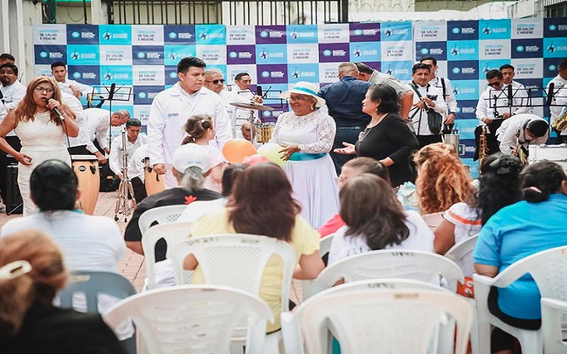 Pacientes del Hospital Bicentenario se unieron a los festejos por los 204 años de Independencia de Guayaquil