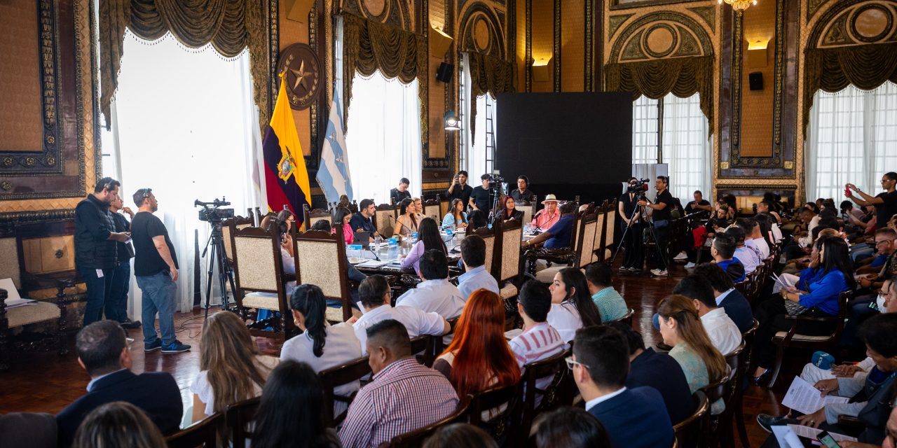 Concejo Municipal aprobó  condecoraciones en el marco del 204°  aniversario de la Independencia de  Guayaquil