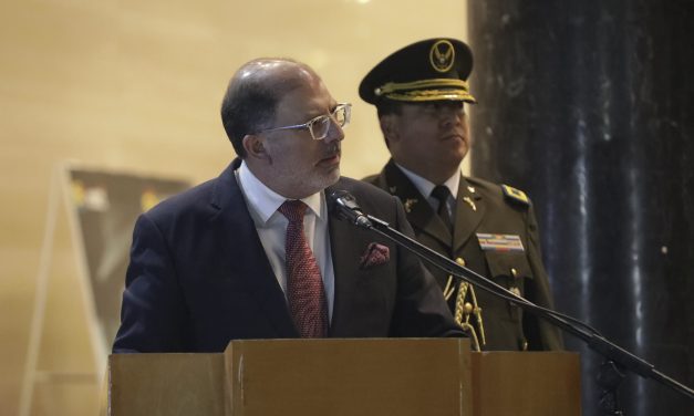 En la ceremonia de Relevo de Guardia de la Escolta Legislativa, Henry Kronfle resaltó el trabajo policial