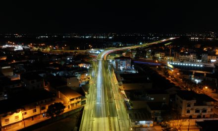 Obras Eléctricas reactiva luminarias en vía que conecta con Samborondón