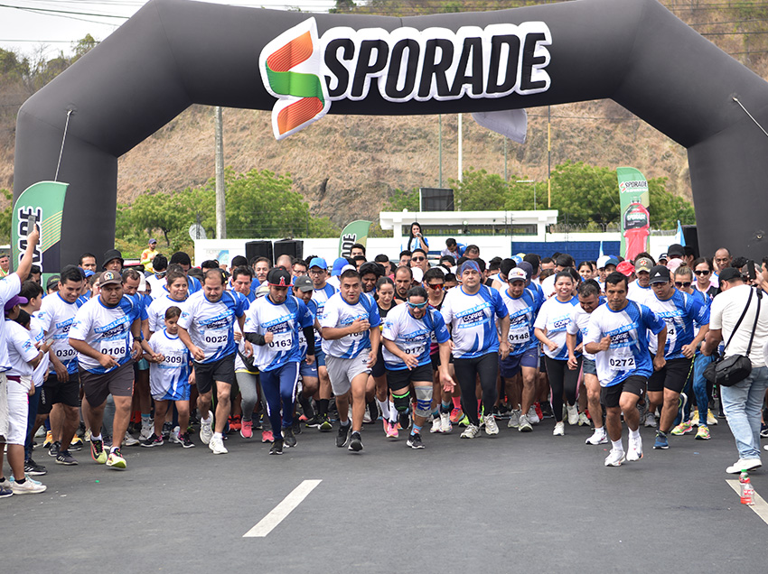 500 ciudadanos participaron en la jornada deportiva que organizó la Alcaldía de Guayaquil en Mucho Lote 2