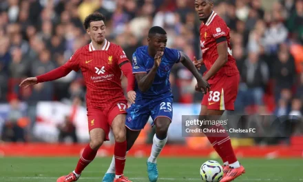 CON MOISÉS TITULAR: Derrota del Chelsea ante el Liverpool en Anfield