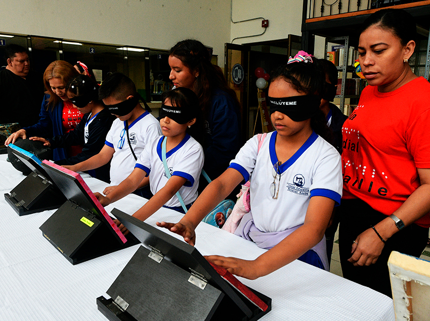 90 niños participaron en el evento “Leer para creer, otras formas de ver”